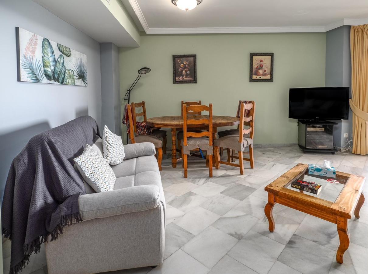 Fantastic Beachfront Apartment เอสเตโปนา ภายนอก รูปภาพ