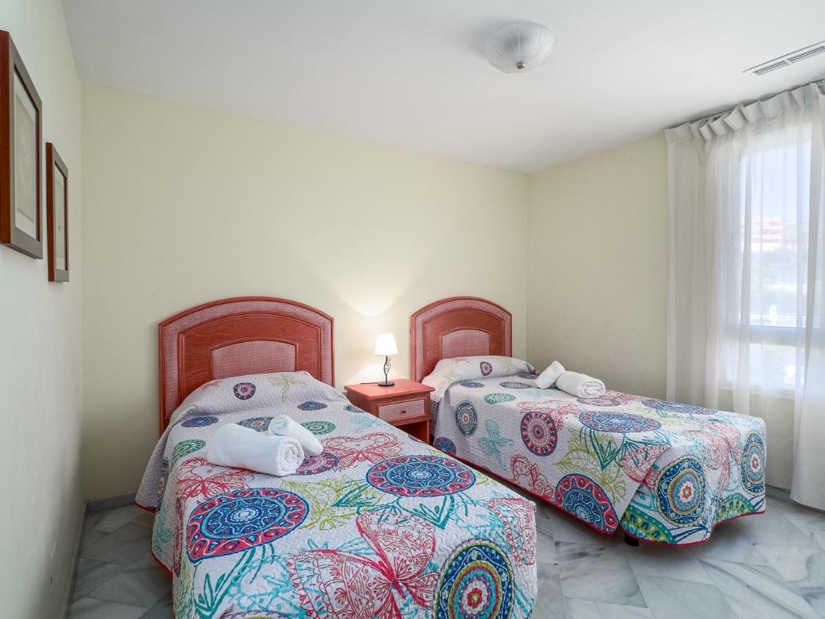 Fantastic Beachfront Apartment เอสเตโปนา ภายนอก รูปภาพ