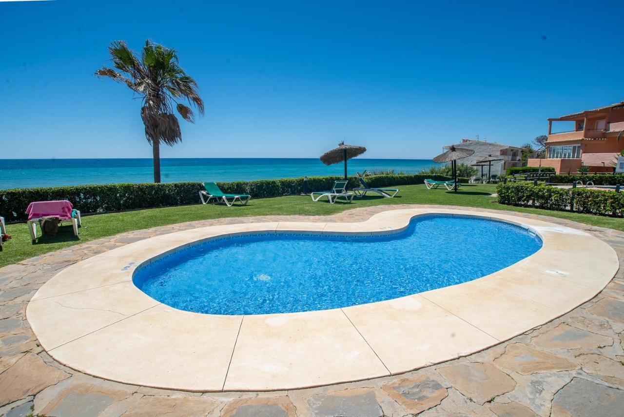 Fantastic Beachfront Apartment เอสเตโปนา ภายนอก รูปภาพ