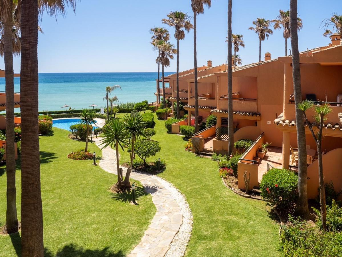 Fantastic Beachfront Apartment เอสเตโปนา ภายนอก รูปภาพ