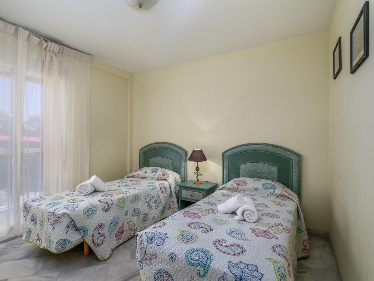 Fantastic Beachfront Apartment เอสเตโปนา ภายนอก รูปภาพ