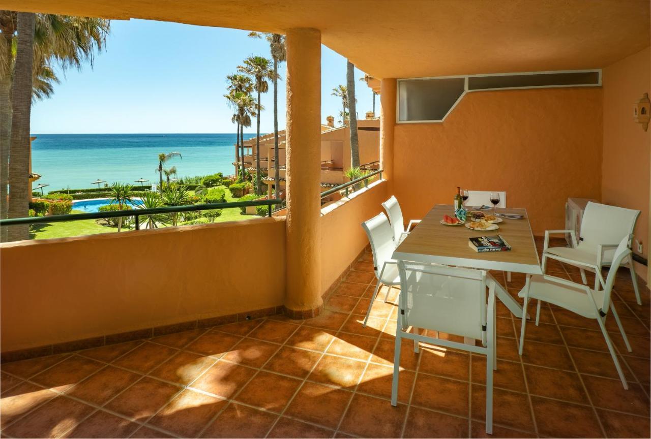 Fantastic Beachfront Apartment เอสเตโปนา ภายนอก รูปภาพ