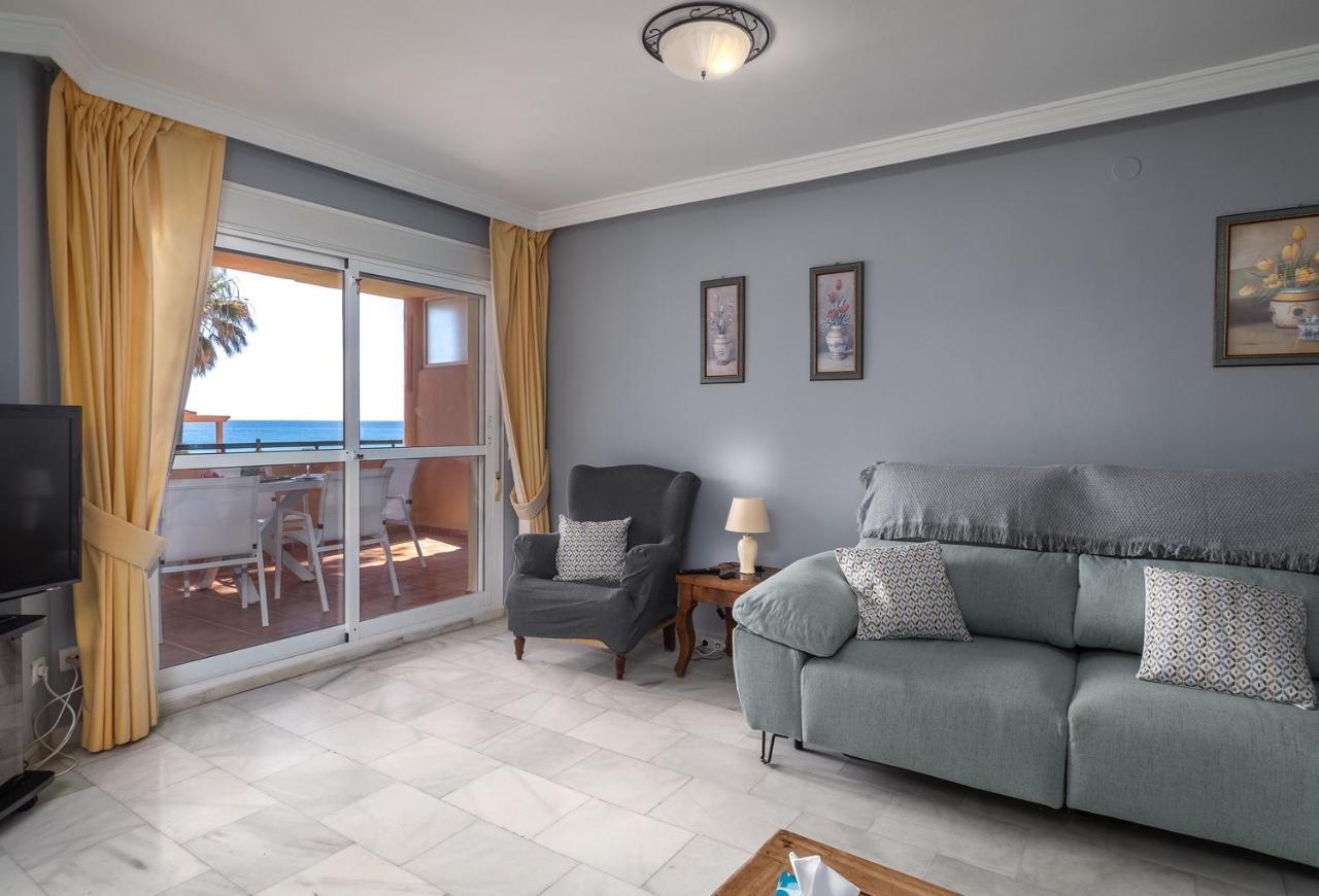 Fantastic Beachfront Apartment เอสเตโปนา ภายนอก รูปภาพ