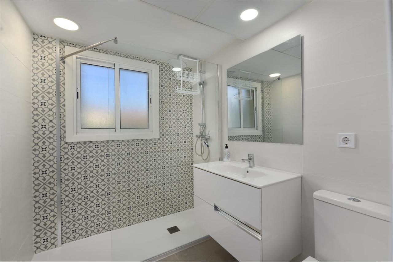 Fantastic Beachfront Apartment เอสเตโปนา ภายนอก รูปภาพ