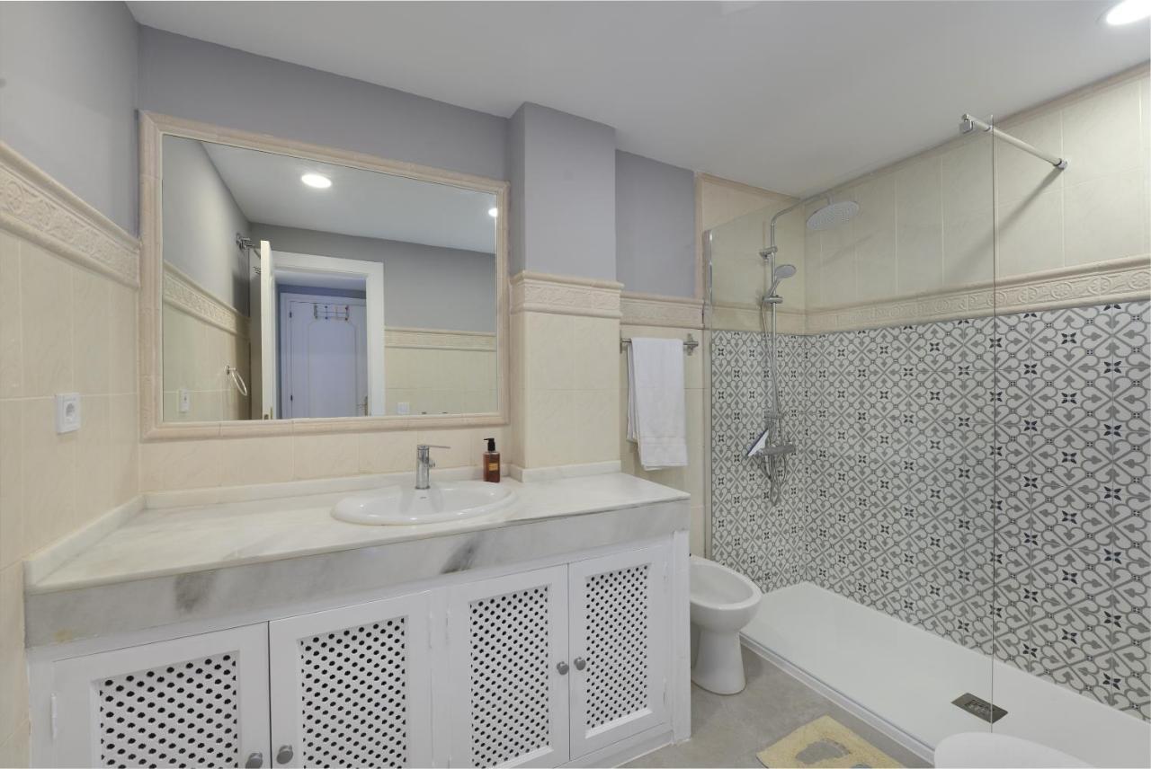 Fantastic Beachfront Apartment เอสเตโปนา ภายนอก รูปภาพ